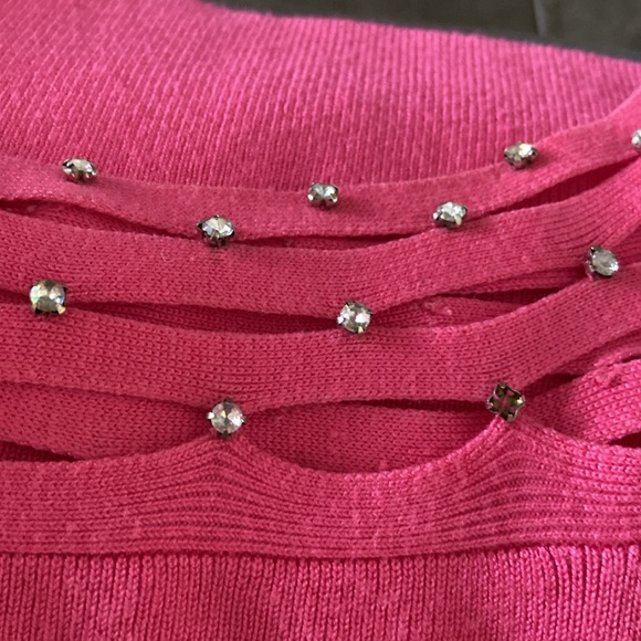 Requirements 3/4 sleeve sweater top with clear stones on neckline size XL - Picture 3 of 7